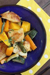 Zdjęcie - filet z indyka z letnimi warzywami - Przepisy kulinarne ze zdjęciami