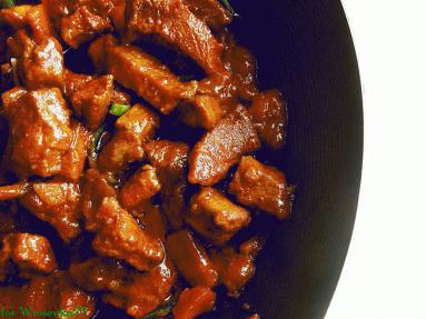 Zdjęcie - Wieprzowina w czerwonym  sosie  - Przepisy kulinarne ze zdjęciami