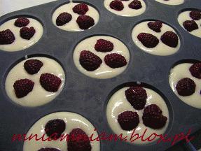 Zdjęcie - Muffinki z malinami    - Przepisy kulinarne ze zdjęciami