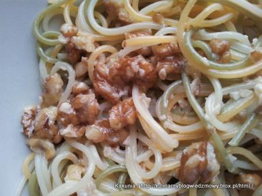 Zdjęcie - spaghetti z orzechami  - Przepisy kulinarne ze zdjęciami