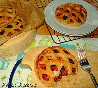 Zdjęcie - Mini paje z ciasta francuskiego z nadzieniem jabłkowo-jeżynowym - Przepisy kulinarne ze zdjęciami