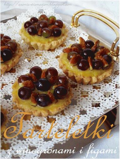 Zdjęcie - Tarteletki  z winogronami i figami - Przepisy kulinarne ze zdjęciami