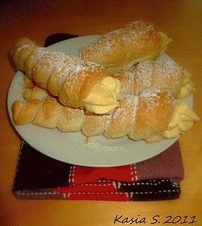 Zdjęcie - Rożki z ciasta francuskiego z kremem Mousseline - Przepisy kulinarne ze zdjęciami