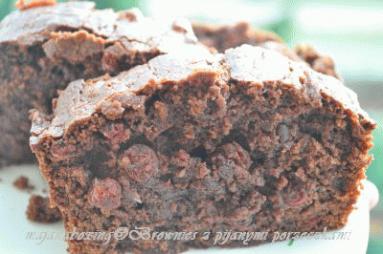 Zdjęcie - Brownies z pijanymi porzeczkami   - Przepisy kulinarne ze zdjęciami