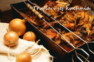 Zdjęcie - Pieczony kurczak z cebulą i  czosnkiem  - Przepisy kulinarne ze zdjęciami