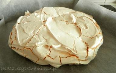 Zdjęcie - Bananowo - granatowa biała Pavlova  - Przepisy kulinarne ze zdjęciami