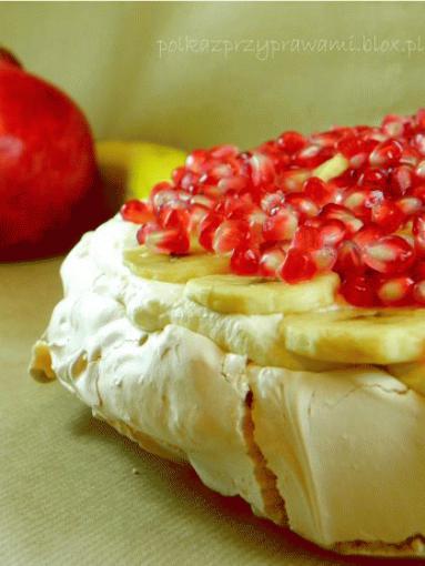 Zdjęcie - Bananowo - granatowa biała Pavlova  - Przepisy kulinarne ze zdjęciami