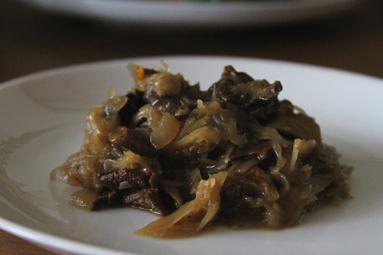 Zdjęcie - Kapusta z  grzybami  - Przepisy kulinarne ze zdjęciami