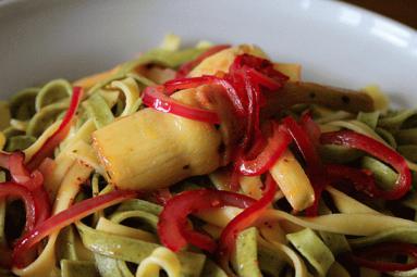 Zdjęcie - Caserecce z karczochami i  chilli  - Przepisy kulinarne ze zdjęciami