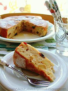 Zdjęcie - Ciasto z białek z prażonymi jabłkami i suszonymi owocami - Przepisy kulinarne ze zdjęciami
