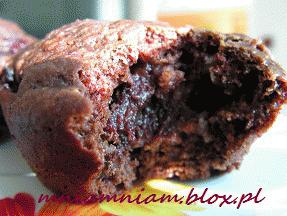 Zdjęcie - Muffiny czekoladowe z  wiśniami  - Przepisy kulinarne ze zdjęciami