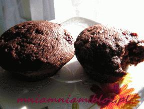 Zdjęcie - Muffiny czekoladowe z  wiśniami  - Przepisy kulinarne ze zdjęciami