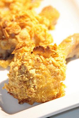 Zdjęcie - kurczak w cieście naleśnikowym z płatkami kukurydzianymi - Przepisy kulinarne ze zdjęciami