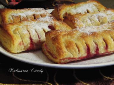 Zdjęcie - Ciastka wiśniowe z marcepanem - Przepisy kulinarne ze zdjęciami