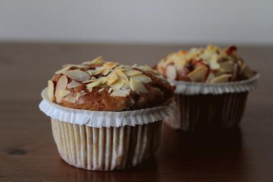 Zdjęcie - Muffiny jabłkowo-cynamonowe z  żurawiną  - Przepisy kulinarne ze zdjęciami