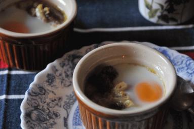 Zdjęcie - Śniadanie - pchali z bakłażanów oraz pieczone jajka  - Przepisy kulinarne ze zdjęciami