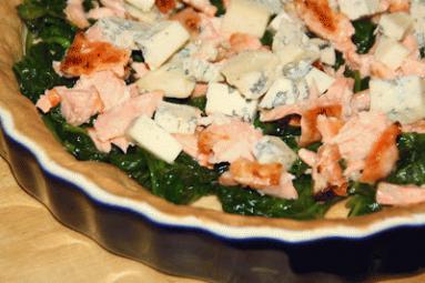 Zdjęcie - tarta ze szpinakiem, łososiem i serem blue - Przepisy kulinarne ze zdjęciami