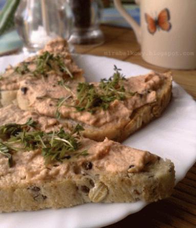 Zdjęcie - Pasta z kurczaka z oliwkami - Przepisy kulinarne ze zdjęciami