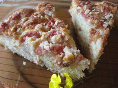 Zdjęcie - Migdałowe ciasto z  rabarbarem  - Przepisy kulinarne ze zdjęciami