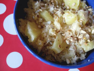 Zdjęcie - Surówka z selera korzeniowego z ananasem i  słonecznikiem  - Przepisy kulinarne ze zdjęciami