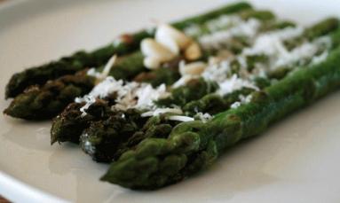Zdjęcie - Zielone szparagi na szybko - Przepisy kulinarne ze zdjęciami