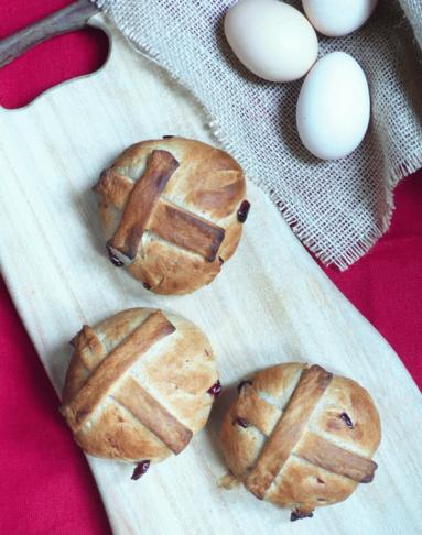 Zdjęcie - Wielkanocne słodkie bułeczki - Przepisy kulinarne ze zdjęciami
