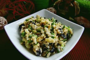 Zdjęcie - Sałatka ryżowa z oliwkami i papryką zieloną - Przepisy kulinarne ze zdjęciami