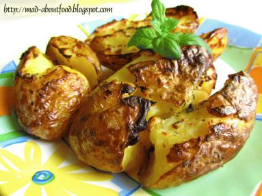 Zdjęcie - Cytrynowe pieczone ziemniaki z miętą - Przepisy kulinarne ze zdjęciami