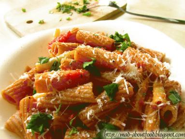 Zdjęcie - Penne z fasolką szparagową i pomidorami - Przepisy kulinarne ze zdjęciami
