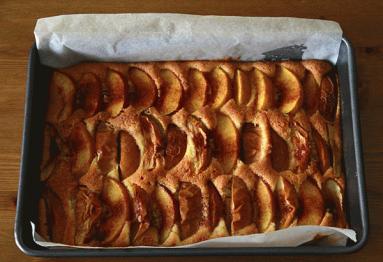 Zdjęcie - Jesienne ciasto  jabłkowo-brzoskwiniowe - Przepisy kulinarne ze zdjęciami