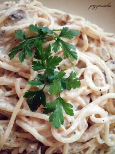 Zdjęcie - Spaghetti z tuńczykiem w sosie śmietanowym - Przepisy kulinarne ze zdjęciami