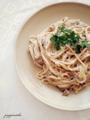 Zdjęcie - Spaghetti z tuńczykiem w sosie śmietanowym - Przepisy kulinarne ze zdjęciami