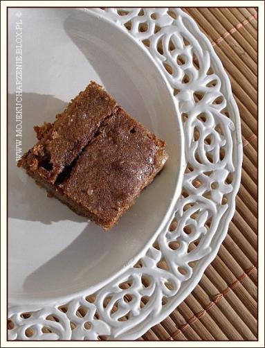 Zdjęcie - Szybkie ciasto czekoladowe z gruszkami - Przepisy kulinarne ze zdjęciami