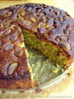 Zdjęcie - Pistacjowe ciasto z oliwą z oliwek - Przepisy kulinarne ze zdjęciami