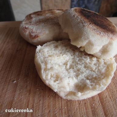 Zdjęcie - English muffins, czyli angielskie muffiny na śniadanie - Przepisy kulinarne ze zdjęciami
