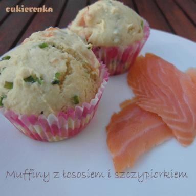 Zdjęcie - Muffiny z łososiem i szczypiorkiem - Przepisy kulinarne ze zdjęciami