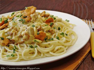 Zdjęcie - Spaghetti z kurczakiem i kurkami - Przepisy kulinarne ze zdjęciami