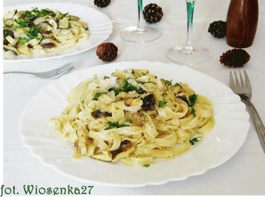 Zdjęcie - Makaron z sosem z leśnych  grzybów - Przepisy kulinarne ze zdjęciami