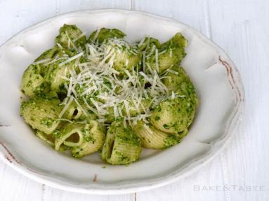Zdjęcie - Pesto ze szpinaku (z orzechami i parmezanem) - Przepisy kulinarne ze zdjęciami