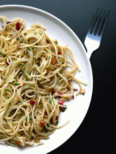 Zdjęcie - Spaghetti Aglio Olio e Peperoncino - Przepisy kulinarne ze zdjęciami
