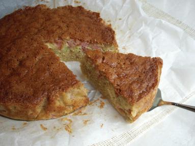 Zdjęcie - Ciasto kukurydziane z rabarbarem wg Nigelli - Przepisy kulinarne ze zdjęciami