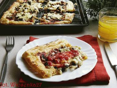 Zdjęcie - Pizza na francuskim  cieście - Przepisy kulinarne ze zdjęciami