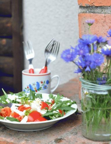 Zdjęcie - Rukola, pomidory, bryndza- prosta letnia sałatka - Przepisy kulinarne ze zdjęciami