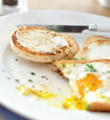 Zdjęcie - Śniadanie (nie)klasyczne: jajka i tosty - Przepisy kulinarne ze zdjęciami