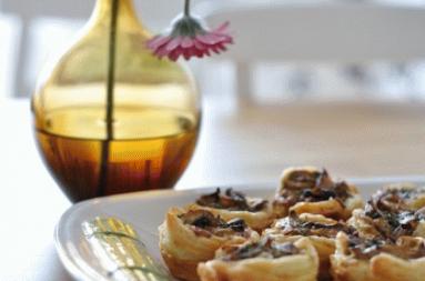 Zdjęcie - Koszyczki z ciasta francuskiego & grzybów - Przepisy kulinarne ze zdjęciami