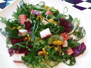 Zdjęcie: Sałatka z surimi Zdjęcie - Sałatka z surimi - Przepisy kulinarne ze zdjęciami