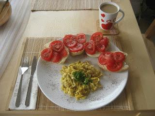 Zdjęcie - A na śniadanie: Jajecznica - Przepisy kulinarne ze zdjęciami