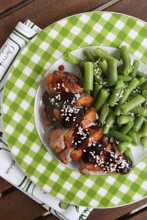 Zdjęcie - pierś kaczki z sosem winno-miodowo-żurawinowym z sezamem - Przepisy kulinarne ze zdjęciami