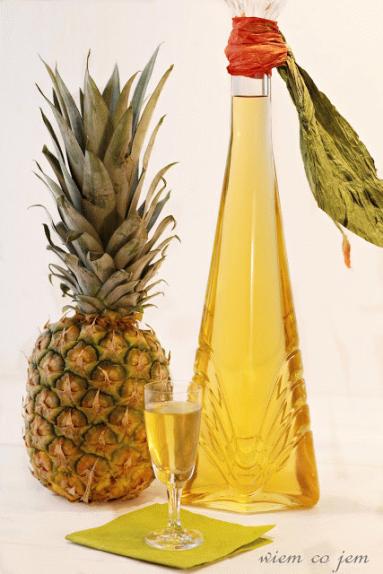 Zdjęcie - Nalewka ananasowa - Przepisy kulinarne ze zdjęciami