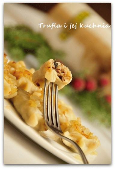 Zdjęcie - Pierogi z kaszą i  grzybami - Przepisy kulinarne ze zdjęciami